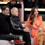 Xuxa Instagram - Já viu o #SobreNósDois? O episódio com a participação da loira e @junnoandrade tá muuuuito bom 😂 Já disponível no @globoplay ✨▶️ @sabrinasato @marceloadnet0 @eujenifferdias @oyurimarcal Fotos: @bladmeneghel Equipe X