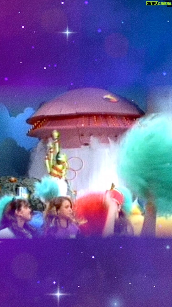Xuxa Instagram - Você sabia que as naves do Xou da Xuxa e do Xuxa Park estão disponíveis nas NFts do Xuxaverso? 😱🛸 Para saber mais, acesse: xuxaverso.nft.globo #Xuxaverso @globoplay Equipe X