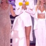 Xuxa Instagram - PERDI O AR 🗣️ Meu coração tá errando as batidas com a @xuxameneghel, @eliana e @angelicaksy cantando JUNTINHAS! 😍 #CriançaEsperança