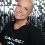 Xuxa Instagram - Hj foi o segundo dia de fotos comigo... recebi o carinho de mais de 500 pessoas! E amanhã tem mais 💋❌❤️ 📸 @bladmeneghel @naviodaxuxa