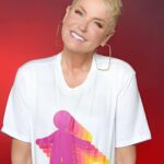 Xuxa Instagram - É hojeeee! 😍 Falta pouco pro show do #CriançaEsperança 2023 começar e você já pode ajudar a transformar muitas vidas fazendo a sua doação 💞 Começa às 22:25 na @tvglobo 📸 @bladmeneghel Equipe X