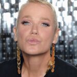 Xuxa Instagram - Hj foi o segundo dia de fotos comigo... recebi o carinho de mais de 500 pessoas! E amanhã tem mais 💋❌❤️ 📸 @bladmeneghel @naviodaxuxa