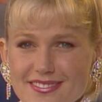 Xuxa Instagram – A @xuxameneghel fez uma marquinha na história dos eternos baixinhos 🥹 É essa conexão emocionante entre eles que tá chegando hoje no Xuxaverso com as minhas novas figurinhas NFTs. E todo o lucro obtido nas vendas dessa 2ª coleção será doado ao @crianca.esperanca, viu? Chega no link da bio pra saber mais! ❤️ #XuxaNoGloboplay

O resultado auferido* até 31/12/2023 com as vendas diretas dos NFTs da Coleção 2 será revertido como doação para o Fundo Criança Esperança – Campanha válida por todo o período da ação do Xuxaverso –(*) representa a receita líquida com as vendas, após deduções de tributos, custos operacionais e outros encargos incidentes.

#PraTodosVerem: Trecho do último Xou da Xuxa com vários momentos da apresentadora deixando uma marquinha de beijo de batom no rosto das crianças que participaram da plateia ao longo dos anos do programa.