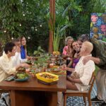 Xuxa Instagram - Quem aí já tá ligadinho no #ÉDeCasa? 😍❌ @tvglobo Fotos: @bladmeneghel Equipe X