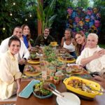 Xuxa Instagram - Quem aí já tá ligadinho no #ÉDeCasa? 😍❌ @tvglobo Fotos: @bladmeneghel Equipe X