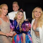 Xuxa Instagram – Que noite inesquecível!!! 😍❤️
@angelicaksy @eliana @tvglobo @crianca.esperanca 

Fotos: @bladmeneghel 
Figurino: @michellyx 
Make: @edduhmakeup 
Jóias: @olivia_designn 

Equipe X