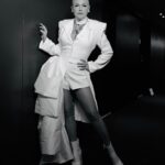Xuxa Instagram – Que noite inesquecível!!! 😍❤️
@angelicaksy @eliana @tvglobo @crianca.esperanca 

Fotos: @bladmeneghel 
Figurino: @michellyx 
Make: @edduhmakeup 
Jóias: @olivia_designn 

Equipe X