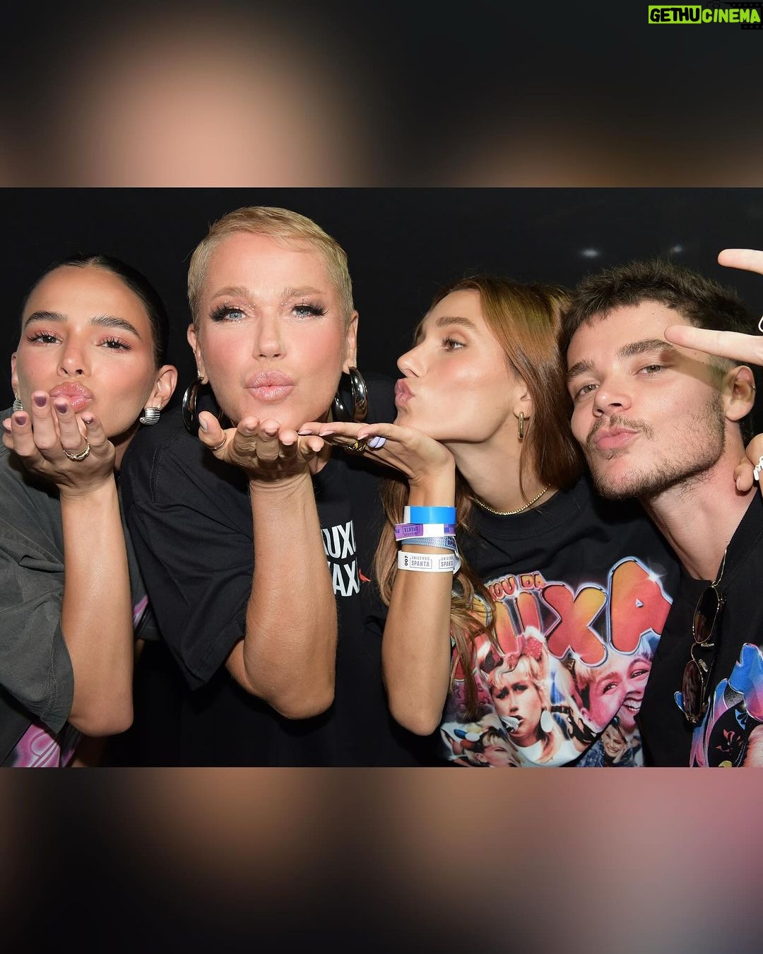 Xuxa Instagram - Foi lindo demais… Bgda pela energia e o carinho de todos vcs!!! 🤟💋❌ @spantanenem 📸 @bladmeneghel