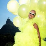 Xuxa Instagram - Faltam 5 dias pra participação da loira no Universo Spanta. Quem aí tá contando os dias pra cair na folia? ✨🥳❌ @spantanenem Fotos @bladmeneghel Equipe X