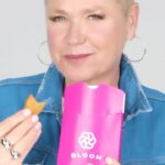 Xuxa Instagram - Já experimentou os nossos empanadinhos? Crocantes, deliciosos e o melhor: bons pra você e pro planeta! Vem provar! Você não vai se arrepender! 😍💜🌱