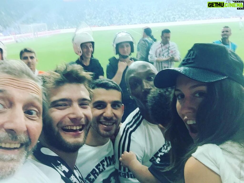 Yağız Can Konyalı Instagram - Elinize, yüreğinize, en çok da gülüşünüze... Şampiyonsun Beşiktaş... 😎 Haber