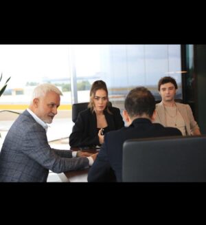 Yağız Can Konyalı Instagram - Hoşçakal “METE”. Bu Akşam son kez TUZAK.  Sevgi dolu bir ekiple, çok güzel bir iş bıraktık geriye. Yeni dostluklar ekleyerek  devam ediyoruz hayatımıza. Tüm seyircilerimize teşekkürler. 🙏❤️💫