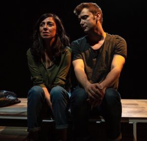Yağız Can Konyalı Instagram - SESİN RESMİ , 15, 16, 22, 23, 29, 30  Kasım  Cuma - Cumartesi 21:00'da @dottiyatro_dottheatre  Bilet Satışı için👉 go-dot.org  0212 251 45 45 #SesinResmi @esrabezen @mertoner @mehmetcan_mincinozlu