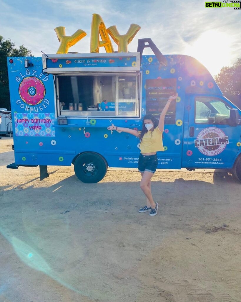 YaYa Gosselin Instagram - Thank you so much the cast and crew for a truly incredible birthday today 🍩 Thank you for making my 13th birthday so special. And to all of you who have taken the time to send me wishes, THANK YOU! It means the world to me! I love you all! 📸 : @esalmon27 Los Angeles, California