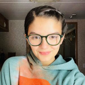 YaYa Gosselin Instagram - Swipe for the real me 🤓