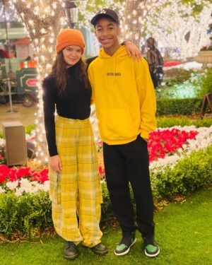 YaYa Gosselin Instagram - We both showed up to the joint wearing black and yellow with green shoes and it wasn’t even planned. Maybe telepathic fashion is our superpower @isaiahrussellbailey lol! 🖤💛💚 #friendsforlife