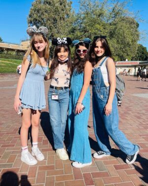 YaYa Gosselin Instagram - Birthday babes 💙 #allblue