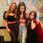 YaYa Gosselin Instagram – Got to catch up with my big sis last night AND surprise my baby sis in the BEST way! Love you so much @haleyreinhart 💋 Granville Studio City
