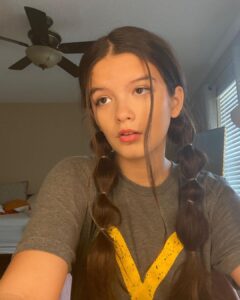 YaYa Gosselin Instagram - Who else is watching the @yellowstone finale tonight? 🙋🏻‍♀️ #iloveteeter Yellowstone