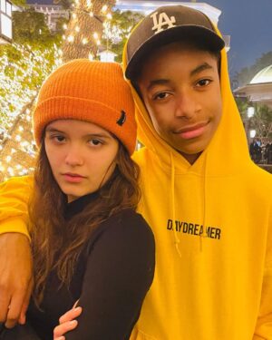 YaYa Gosselin Instagram - We both showed up to the joint wearing black and yellow with green shoes and it wasn’t even planned. Maybe telepathic fashion is our superpower @isaiahrussellbailey lol! 🖤💛💚 #friendsforlife