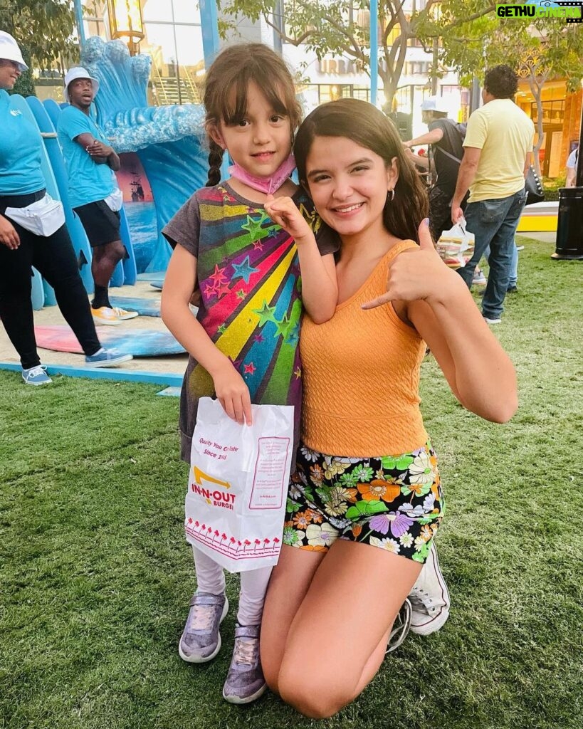 YaYa Gosselin Instagram - Had so much fun at the @appletvplus Summer Block Party 🧡 for #SURFSIDEGIRLS! The Americana at Brand