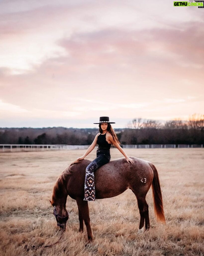 YaYa Gosselin Instagram - My own brand of cowgirl. 📸: @whitneysheaphotography