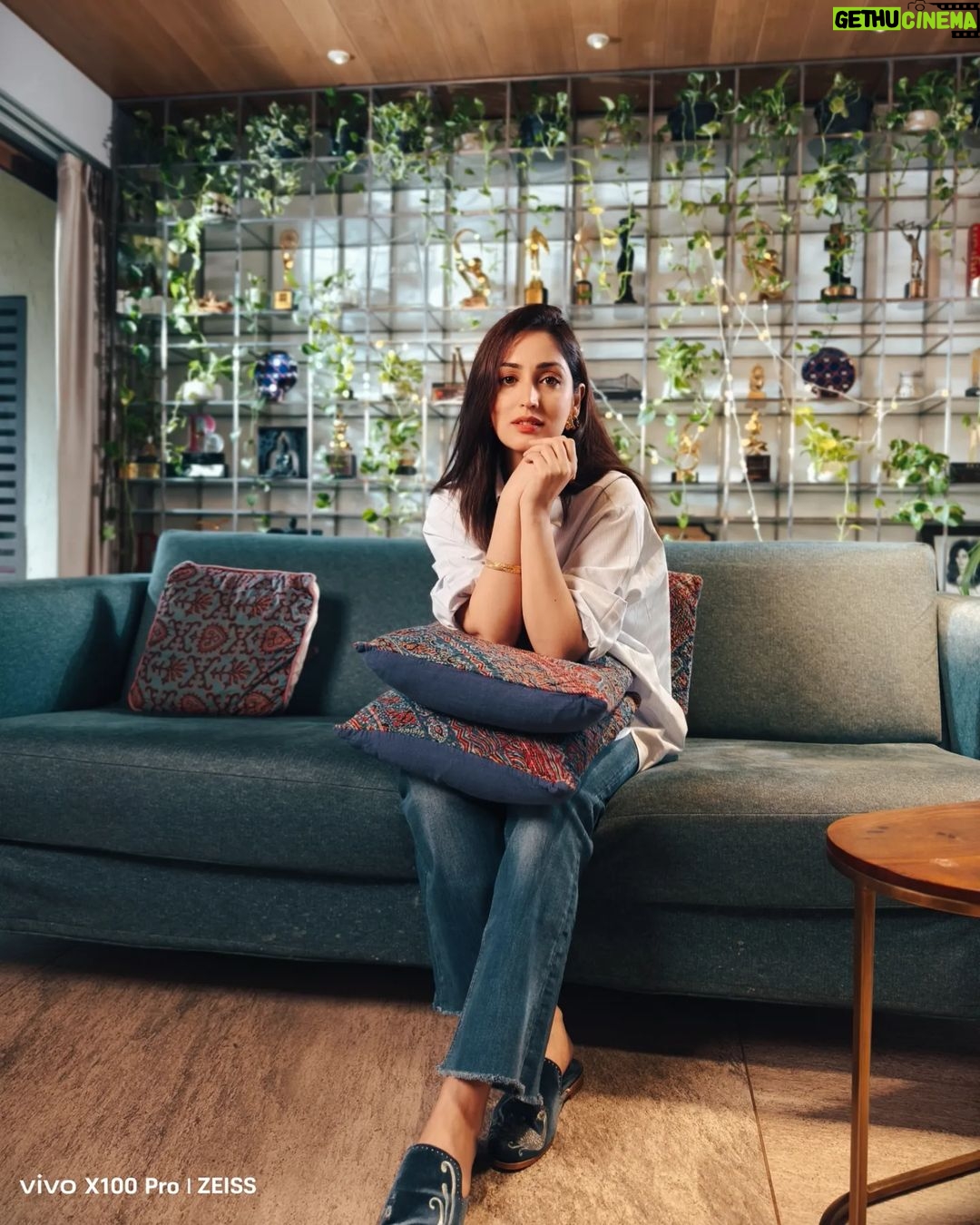 Yami Gautam Instagram - To me, there’s no joy purer than in my craft. So when @vivo_india asked me to #UncoverTheImagination and think of a moment when I felt complete joy, the answer was simple. The first time I got cast in a leading role. That moment, I knew that I’d spent the rest of my life chasing that high. I am so thankful to vivo for immortalising that joy for me with the vivo X100 Series. The ZEISS Multifocal Portrait Camera gives you the freedom to click extraordinary pictures capturing the true emotions, without the effort of changing multiple lenses It’s truly the Next Level of Imaging! @vivo_india @zeisscameralenses #vivoX100Series #UncoverTheImagination #NextLevelOfImaging #XtremeImagination