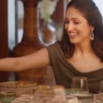 Yami Gautam Instagram - Here's a valuable tip: Invest in yourself. ✨ Its value never diminishes :) #JashnSacchaiKa #SacchaPyaar #SelfLove #InvestInYourself #LightWeightJewellery #DiamondJewellery #TrueInvestment #JewelleryCollection #JewelleryShopping #TraditionalJewellery #ModernJewellery #Accessories #JewelleryGoals #Aisshpra #AisshpraJewellery #Gems #Jewels