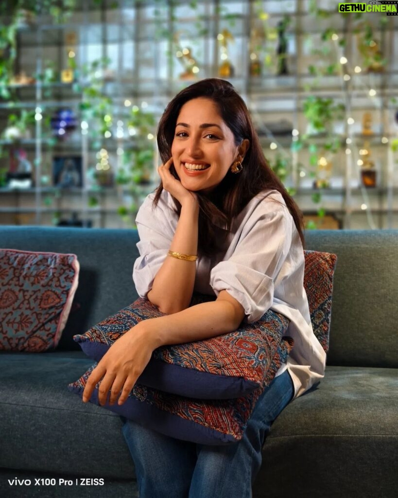 Yami Gautam Instagram - To me, there’s no joy purer than in my craft. So when @vivo_india asked me to #UncoverTheImagination and think of a moment when I felt complete joy, the answer was simple. The first time I got cast in a leading role. That moment, I knew that I’d spent the rest of my life chasing that high. I am so thankful to vivo for immortalising that joy for me with the vivo X100 Series. The ZEISS Multifocal Portrait Camera gives you the freedom to click extraordinary pictures capturing the true emotions, without the effort of changing multiple lenses It’s truly the Next Level of Imaging! @vivo_india @zeisscameralenses #vivoX100Series #UncoverTheImagination #NextLevelOfImaging #XtremeImagination