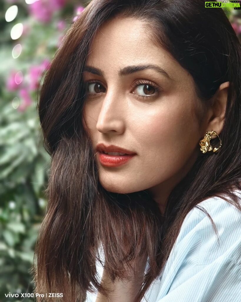 Yami Gautam Instagram - To me, there’s no joy purer than in my craft. So when @vivo_india asked me to #UncoverTheImagination and think of a moment when I felt complete joy, the answer was simple. The first time I got cast in a leading role. That moment, I knew that I’d spent the rest of my life chasing that high. I am so thankful to vivo for immortalising that joy for me with the vivo X100 Series. The ZEISS Multifocal Portrait Camera gives you the freedom to click extraordinary pictures capturing the true emotions, without the effort of changing multiple lenses It’s truly the Next Level of Imaging! @vivo_india @zeisscameralenses #vivoX100Series #UncoverTheImagination #NextLevelOfImaging #XtremeImagination