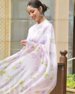 Yami Gautam Instagram - 🌸 Saree @nadiyapaar Styled by @alliaalrufai @shubhangini_gupta Hair @Sajzdot Makeup @mitalivakil @aashvihmua