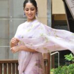 Yami Gautam Instagram - 🌸 Saree @nadiyapaar Styled by @alliaalrufai @shubhangini_gupta Hair @Sajzdot Makeup @mitalivakil @aashvihmua