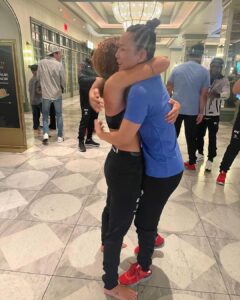 Yan Xiaonan Instagram - Opponents in the 25 minutes, friends in life. ❤️💚 #realrecognizereal #friendship #femalefighters #womensmma