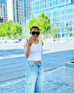Yan Xiaonan Instagram - I like this weather, I am in Shanghai!🌞
