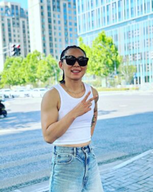 Yan Xiaonan Instagram - I like this weather, I am in Shanghai!🌞