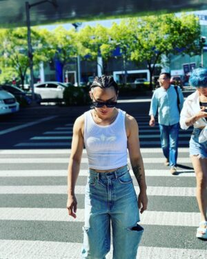 Yan Xiaonan Instagram - I like this weather, I am in Shanghai!🌞