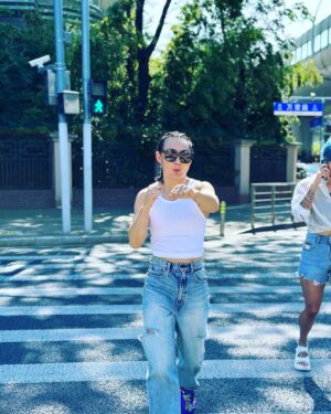 Yan Xiaonan Instagram - I like this weather, I am in Shanghai!🌞