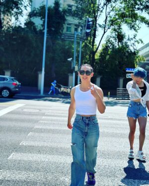 Yan Xiaonan Instagram - I like this weather, I am in Shanghai!🌞