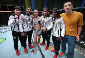 Yan Xiaonan Instagram - Thanks to my coach, I will start towards my dream 👊