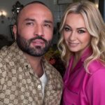 Yana Rudkovskaya Instagram - Приезжал Сердар @serdar_kambarov к нам в гости и собирал меня вместе с девочками из его салона @serdar_kambarov_moscow . Мы с ним 5 лет назад познакомились на показе Диор в Марракеше. Тогда он меня накрасил и я ахнула . Сейчас снова ахнула ! Говорю , что убери фотошоп , нас с тобой захейтят , а он мне отвечает : «Яна , я так круто делаю мейк и фотографирую , все твои морщинки на месте ! Свет , мастерство творят чудеса ! Посмотри и наслаждайся моей работой» Ну что делать , не могу не согласиться с Маэстро ! Как он это делает , одному Богу известно ! Уровень! 💜