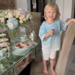 Yana Rudkovskaya Instagram - Мама так заработалась, что совсем забросила Вашу любимую #рубрикамоизавтраки , но Арсений @plushenkoarseny напомнил и открыл новый сезон и новую сервировку с темой - ландыши 🤍🌱