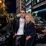 Yana Rudkovskaya Instagram - 18 лет дружбы , работы и творчества ! Дышим синхронно с моим Другом @bilanofficial 🖤 #nofilter