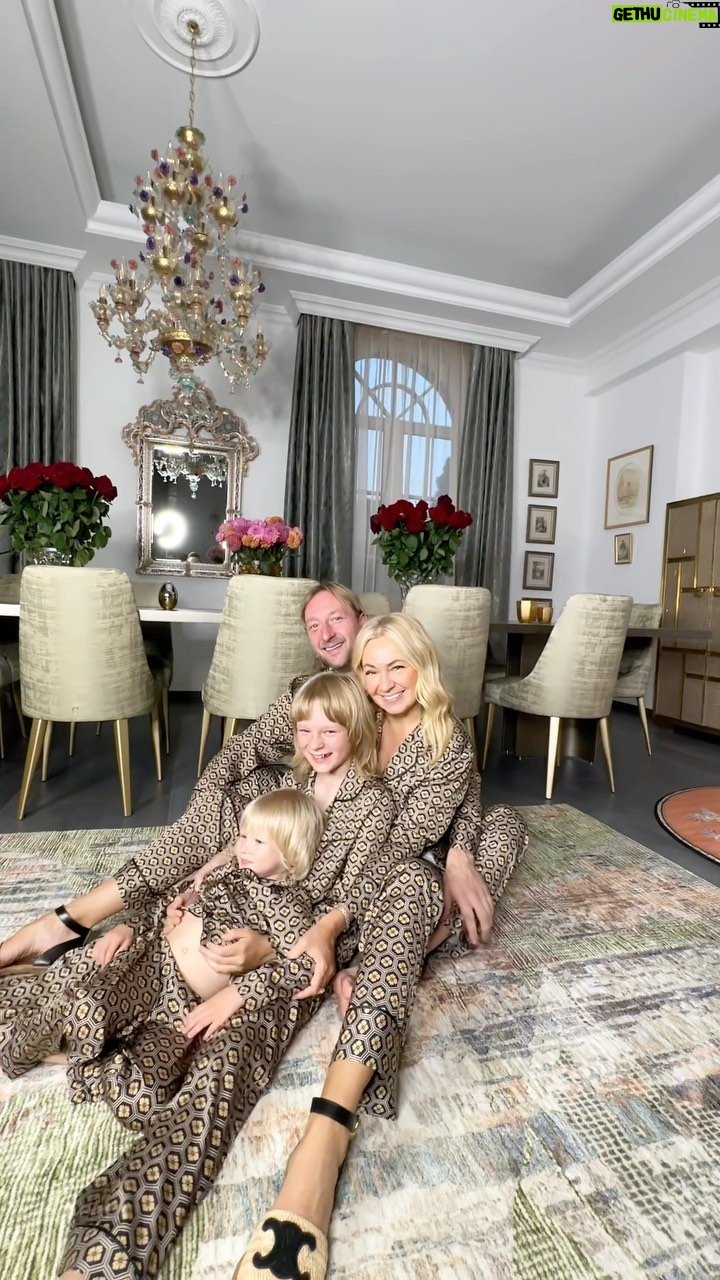 Yana Rudkovskaya - 29.5K Likes - Like father and mother , like kids) Family look by @max.sitni & @anikakerimova_official & @anikakerimova_fashion_house 🤎