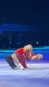 Yana Rudkovskaya Instagram - Мари @avtrusova и Щелкунчик @gnomgnomych покорили Пекин ! Гордимся ❤️🇨🇳