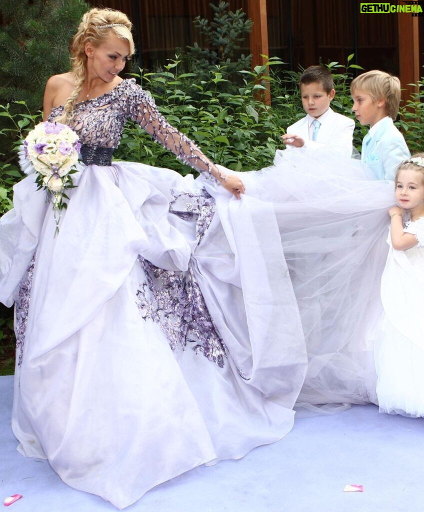 Yana Rudkovskaya Instagram - 1️⃣4️⃣ лет со дня свадьбы ! Агатовая свадьба ! 💜