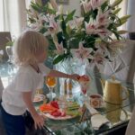 Yana Rudkovskaya Instagram - Самая знаменитая моя #рубрикамоизавтраки выходит с каникул и сегодня завтрак с @plushenkoarseny , @myhappyarchive @diormaison и @aedetails ✨✨🤍
