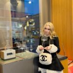 Yana Rudkovskaya Instagram - Для меня, человека который любит дарить подарки, самое приятное — видеть искренние эмоции близких в момент вручения. И точно понимать, что подарок понравился! Знаю, что @bork_com в этом меня не подведет 🙏🏻 Именно поэтому из года в год поиски новогодних подарков неизменно проходят в бутике BORK 😍