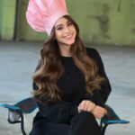 Yanet Garcia Instagram - “QUE HUEVOS SOFÍA” Coming soon!!! 🍿🎬 @cinepolismx Aún recuerdo cuando iba al cine con toda mi familia y soñaba con algún día estar en la pantalla grande, era algo imposible en esos momentos, HOY esos sueños se están haciendo realidad y estoy con el corazón lleno de amor y agradecimiento ♥️ Que gusto trabajar con personas tan talentosas @alexdelamadrid @sergiomayerb @gyoromoo @torpecillo @lafatshionista @jessicajimenezcr @cami.romeo @_lachupitos @emmanuelorenday Siempre lo diré… No importa de dónde vengas TUS SUEÑOS IMPORTAN así que ve y haz que sucedan…. Gracias @kevinrivasmakeup por acompañarme en esta experiencia Te quiero mucho 🫶🏻 Thank you so much @newyorkfilmacademy for helping me to prepare myself for this project Gracias equipo 🙏🏻 Acciones @inkentourage @peperincon @dantevfeat @soymarilynmontero 🎯 Gracias a todos los que formaron parte de este gran proyecto Mexico City