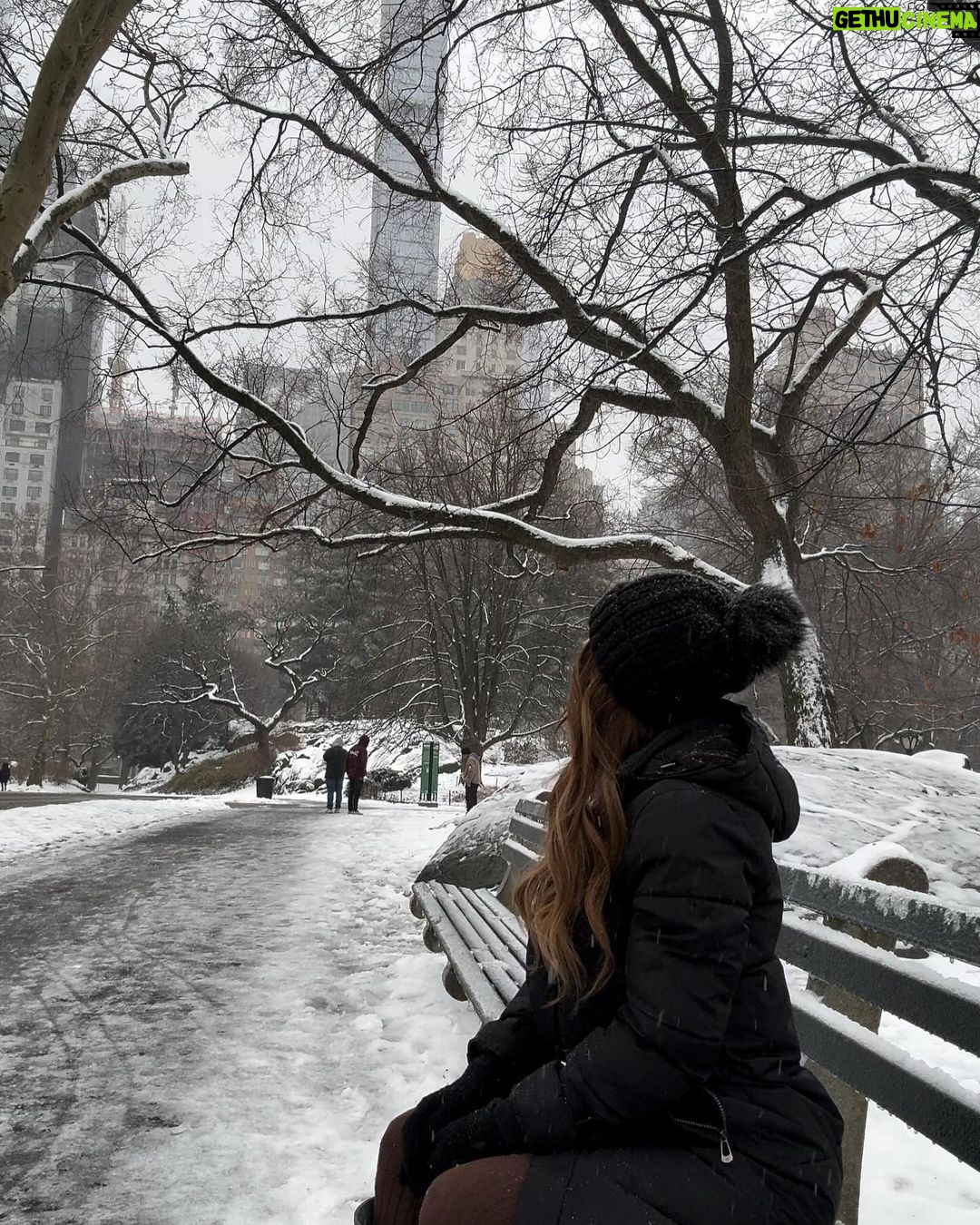 Yanet Garcia Instagram - “If you follow your heart just right, you’ll end up in New York.” ⛄️❄️ Central Park, New York