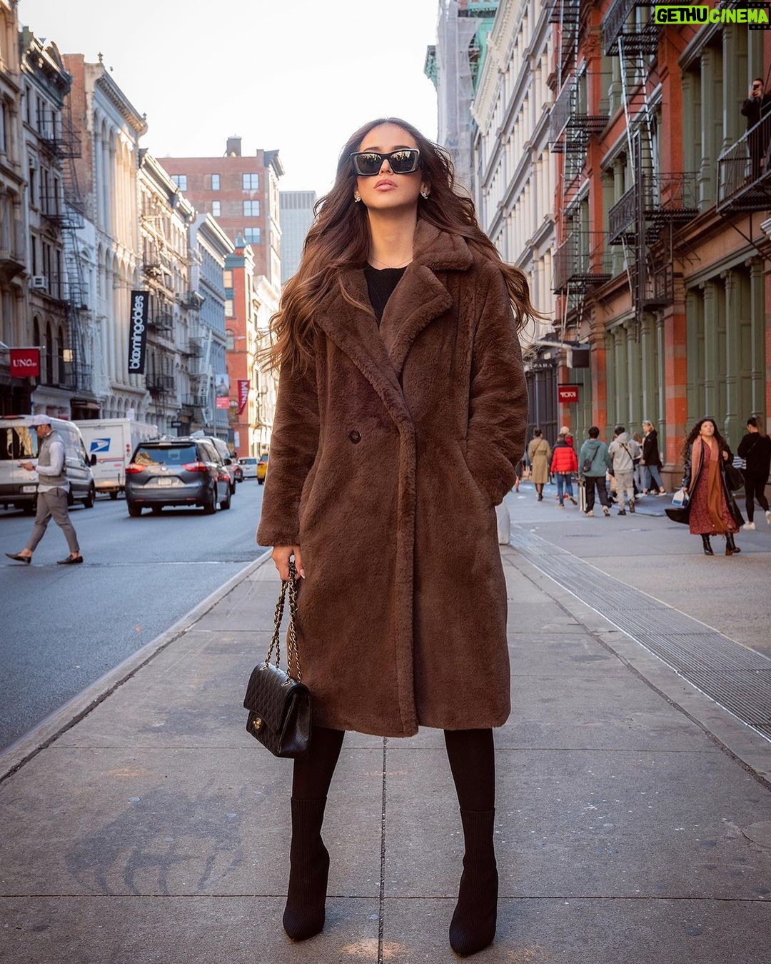 Yanet Garcia Instagram - and so, she decided to start living the life she'd imagined… 🗽😎 Manhattan, New York